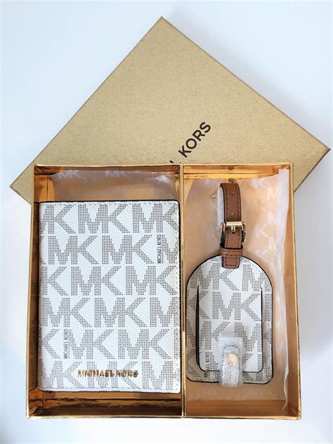 michael kors paspoorthouder|Men's Natural Passport & Travel Cases .